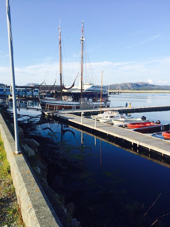 Brekstad Gjestehus As Buitenkant foto